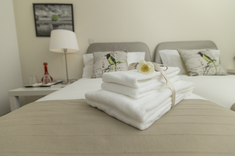 dreamstime_s_46422828 Clean towels folded on bed